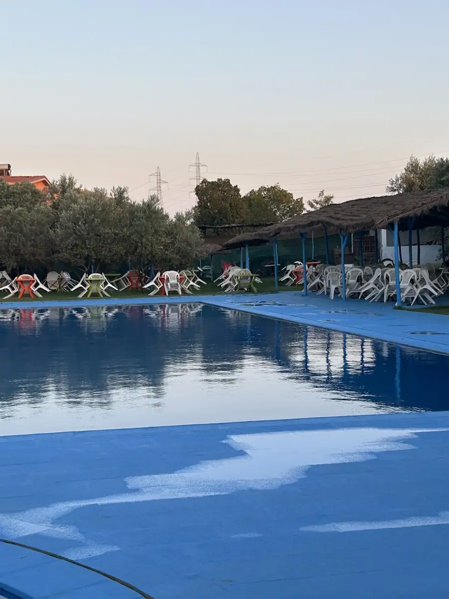 Flower Child فلاور تشايلد · Natation · Meknès
