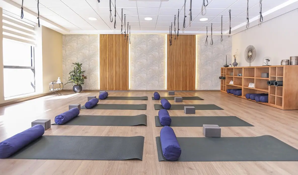 Aura Yoga · Yoga & Pilates · Casablanca
