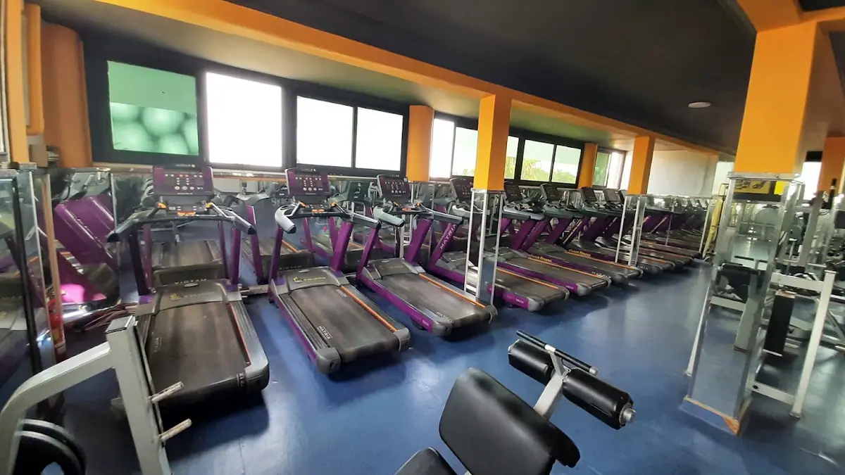 Salle de sport avec piscine · Natation · Casablanca