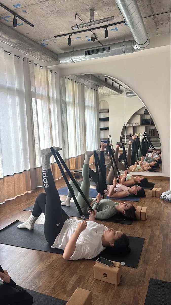 Yoga & Pilates Reformer avec MarYama lafrindi · Yoga & Pilates · Casablanca · photo 2
